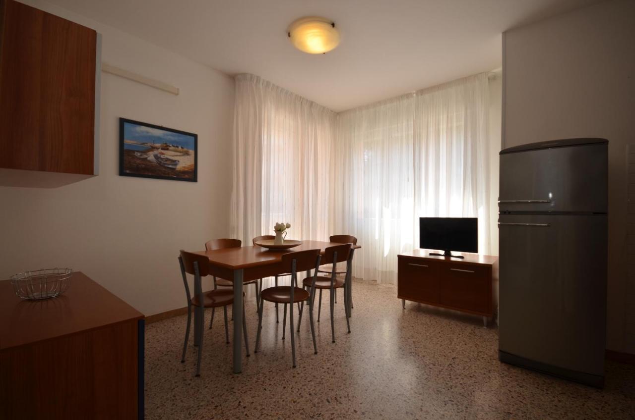 Appartamenti Dei Pini Бибионе Экстерьер фото